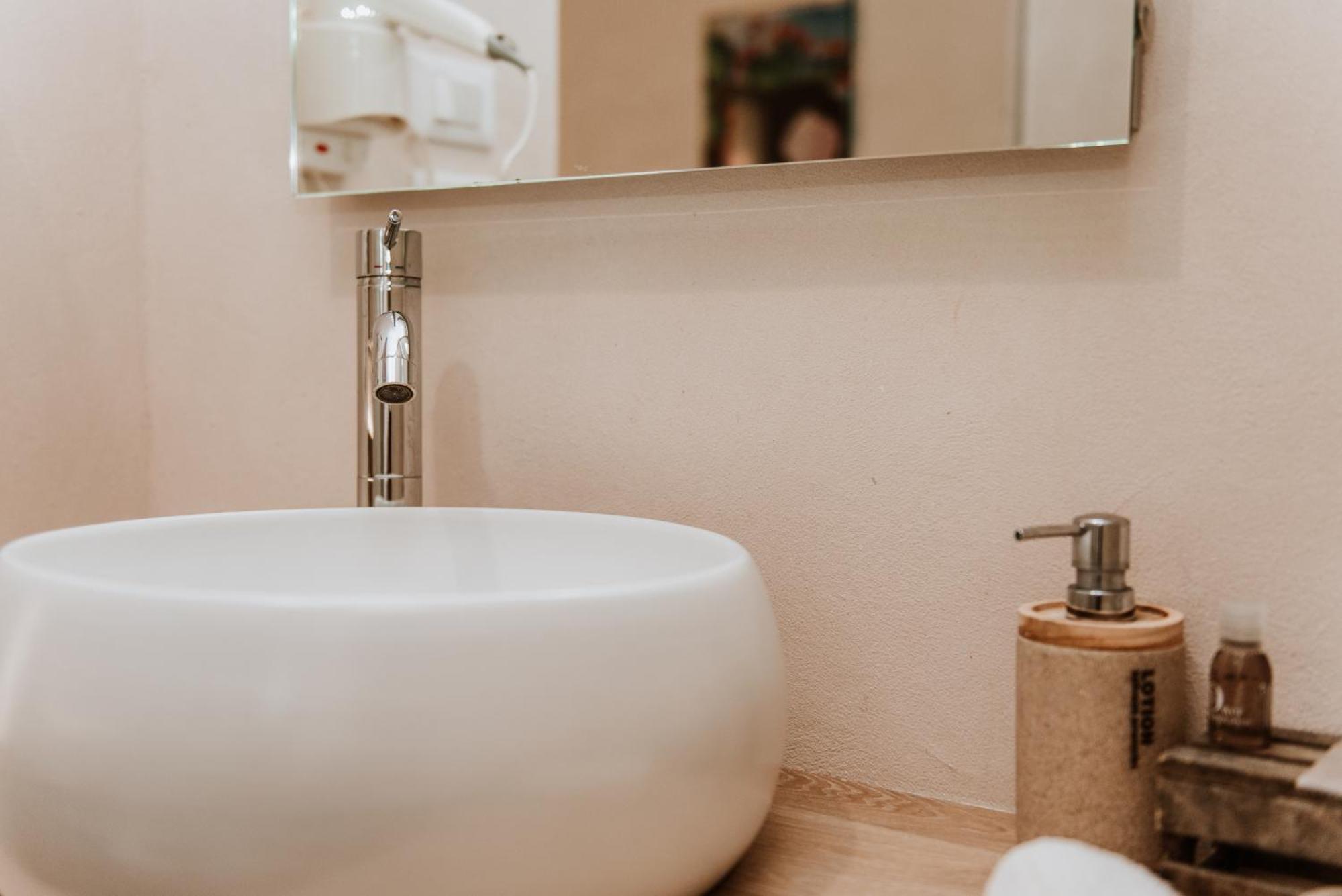 Terrae Hydrunti Bed & Breakfast Lecce Bagian luar foto