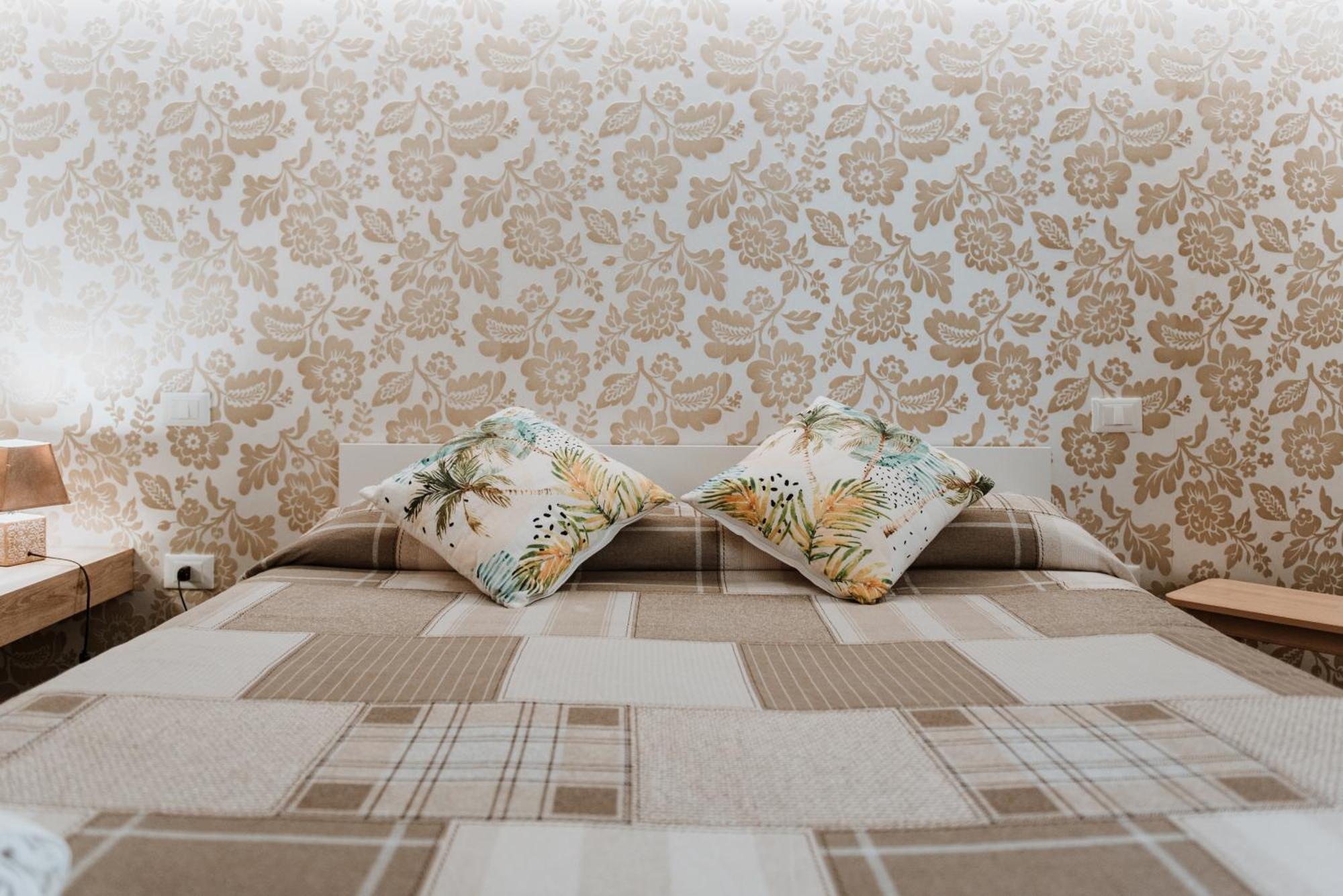 Terrae Hydrunti Bed & Breakfast Lecce Bagian luar foto